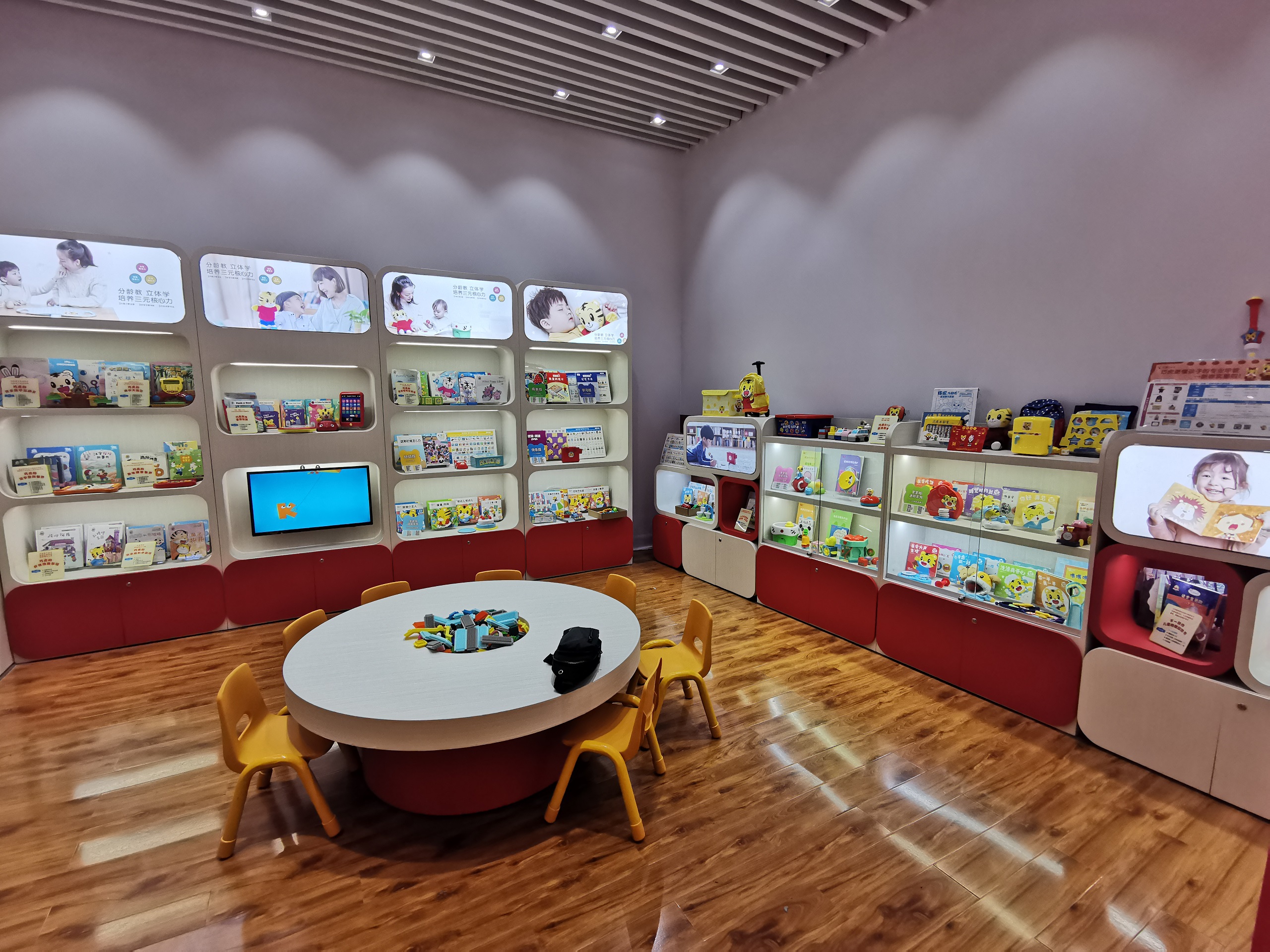 兒童樂(lè)園展柜